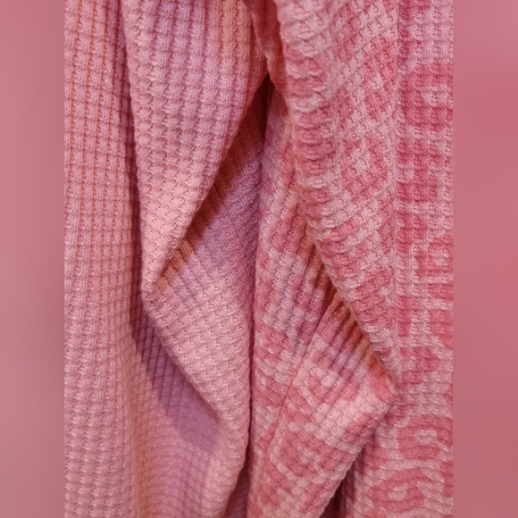 Pink V-Neck Long Sleeve Top - Picture 2 of 4